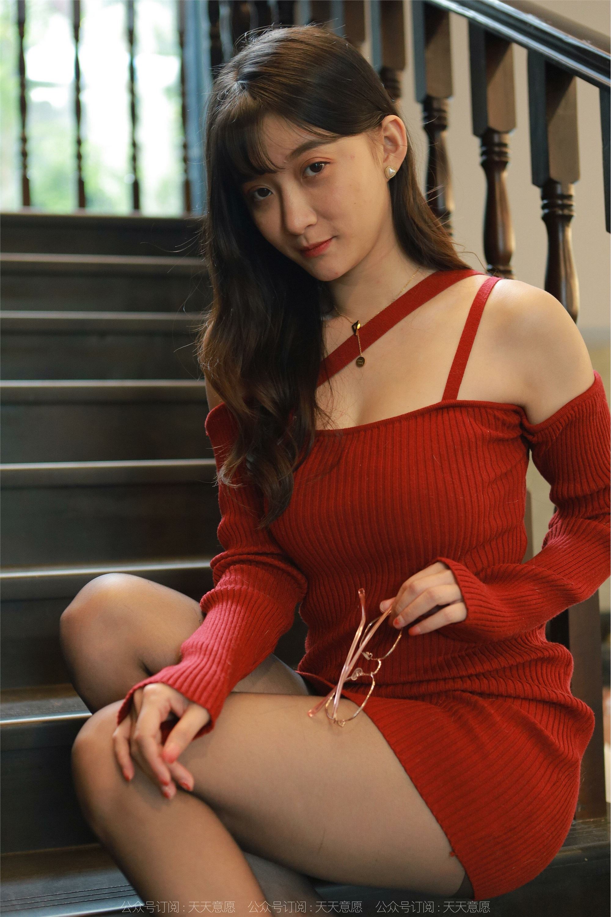 IESS异思趣向  2022.05.22 丝享家 1095：秋秋《深V红裙》